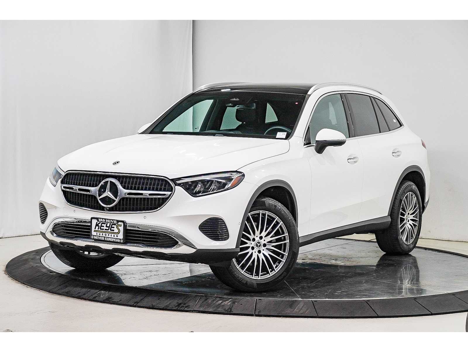 2025 Mercedes-Benz GLC Base's photo