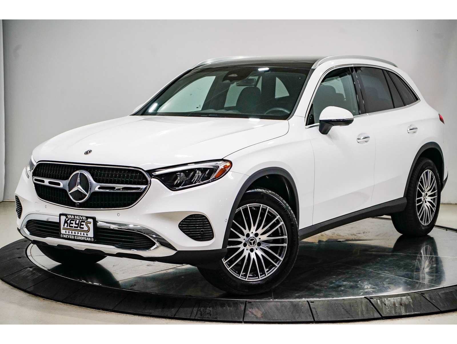 2025 Mercedes-Benz GLC Base's photo