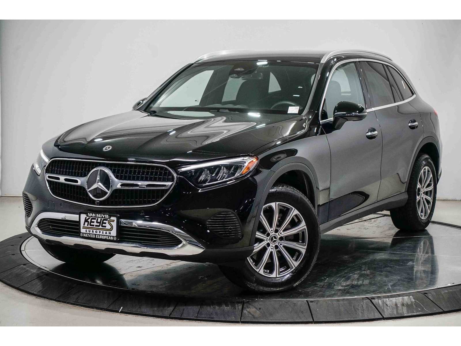 2025 Mercedes-Benz GLC Base's photo
