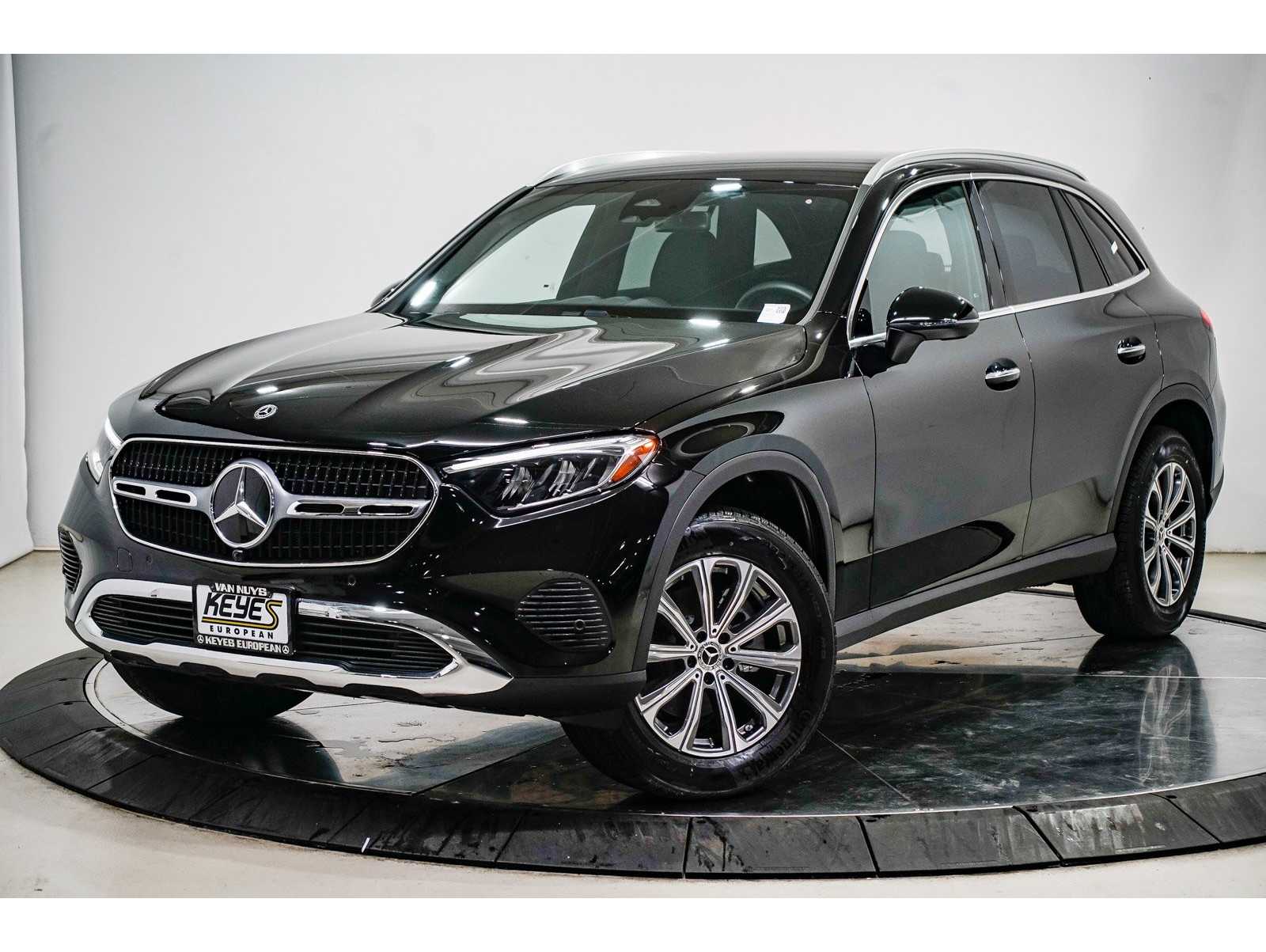 2025 Mercedes-Benz GLC Base's photo