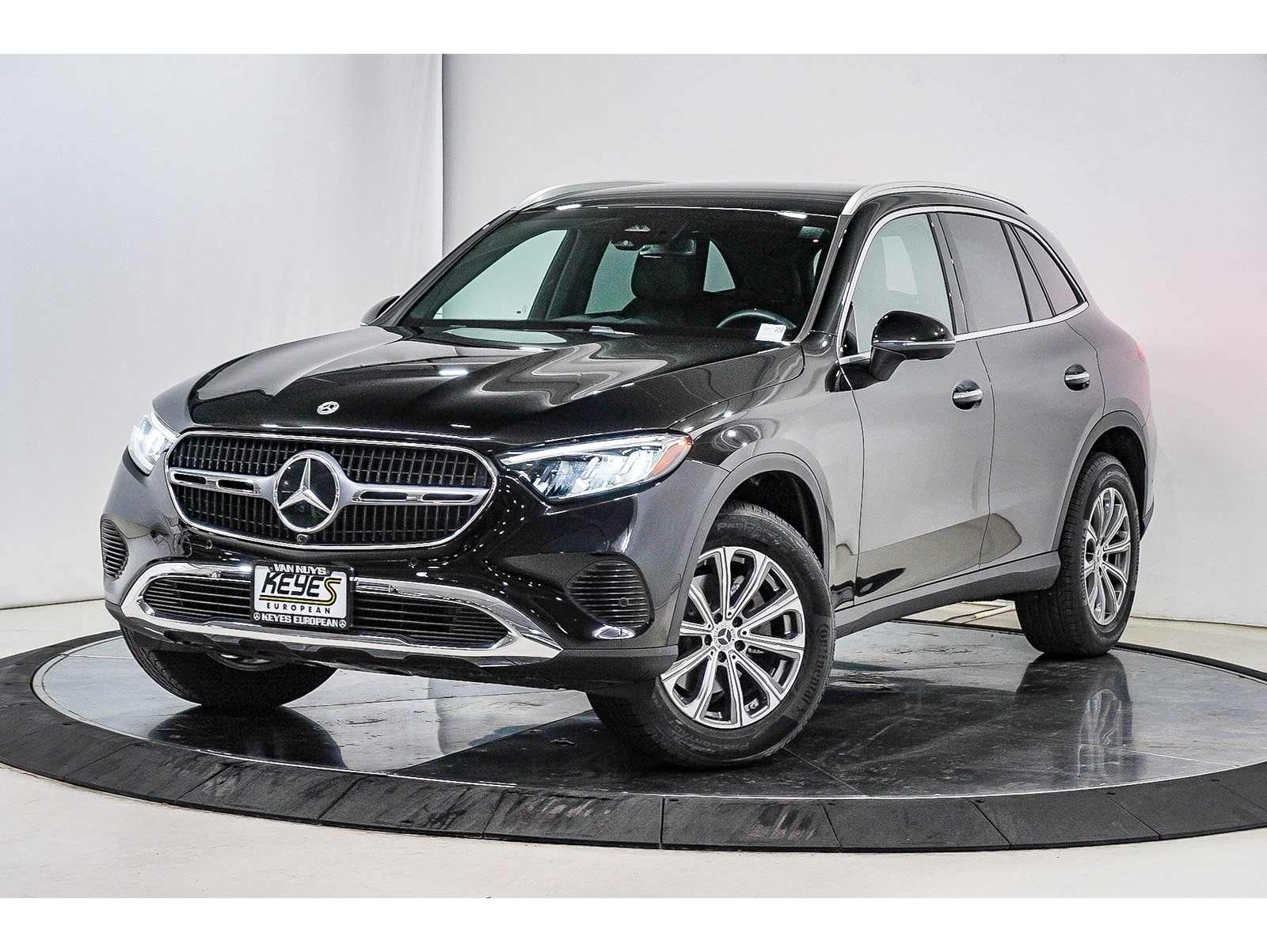 2025 Mercedes-Benz GLC Base's photo