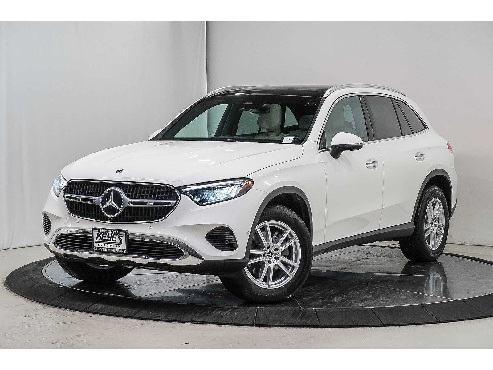 2025 Mercedes-Benz GLC Base's photo