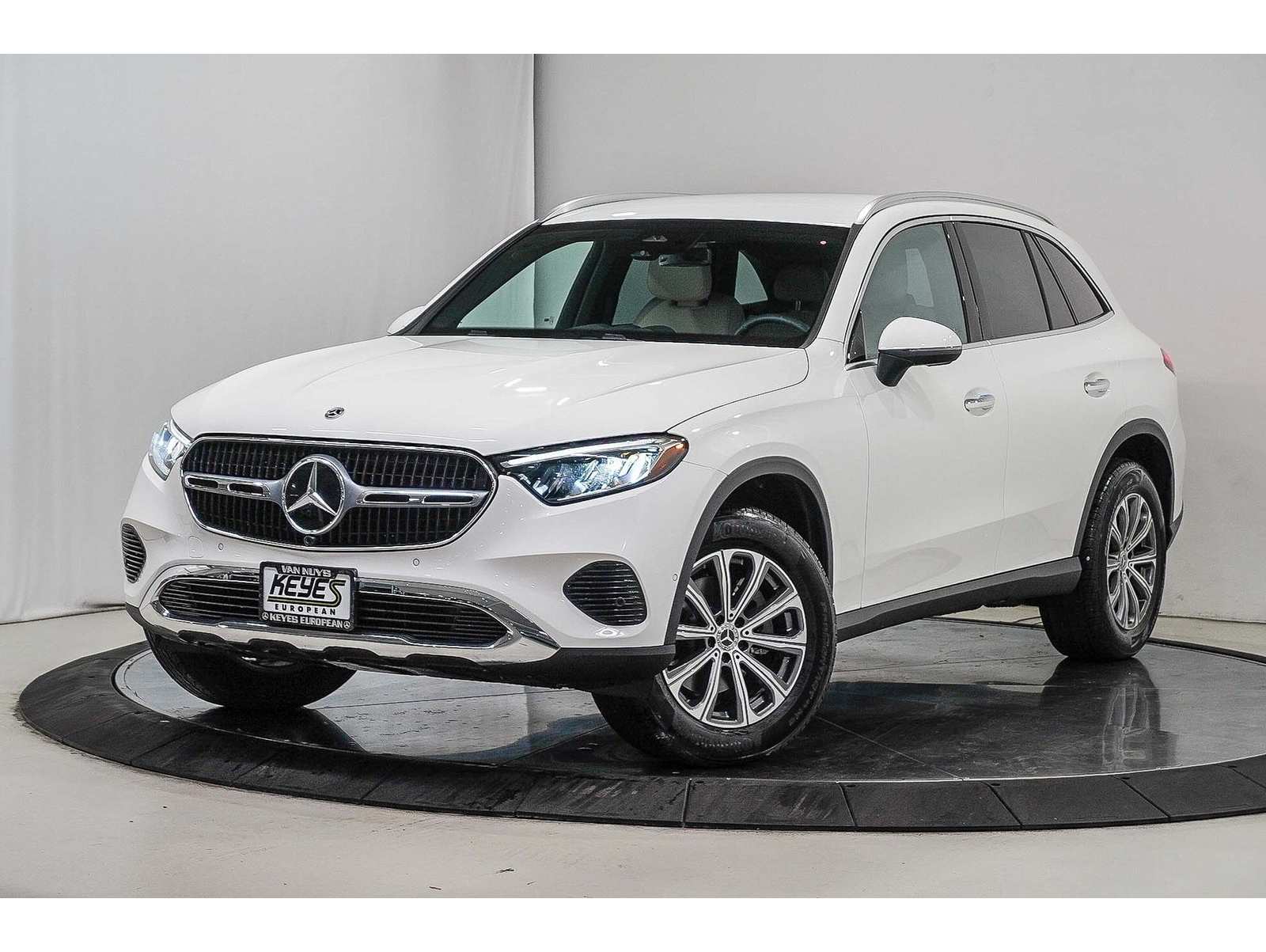 2025 Mercedes-Benz GLC Base's photo