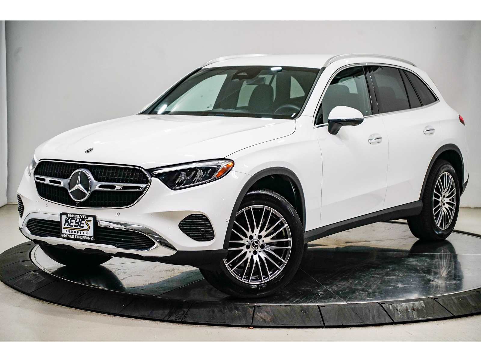 2025 Mercedes-Benz GLC Base's photo