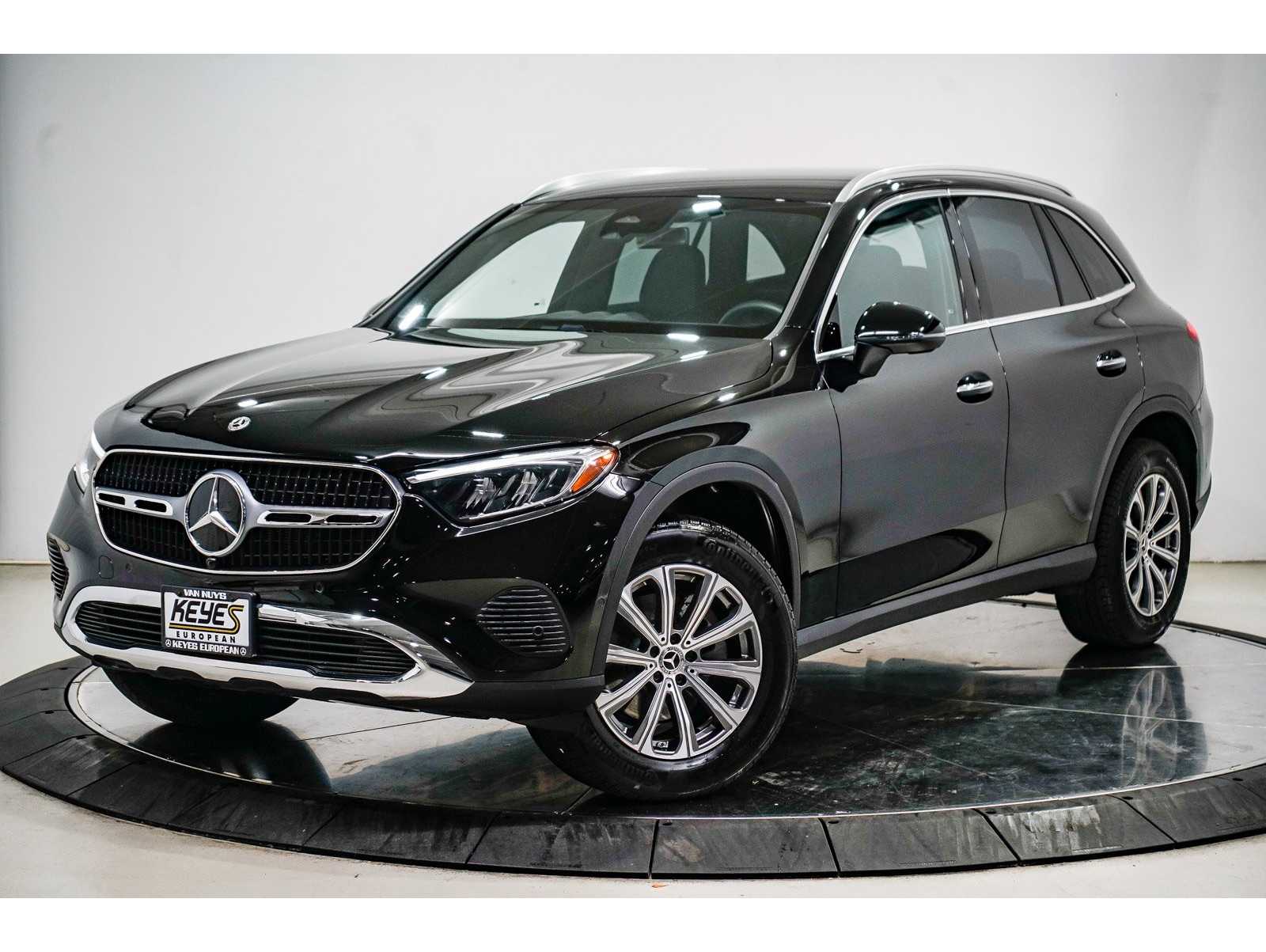 2025 Mercedes-Benz GLC Base's photo