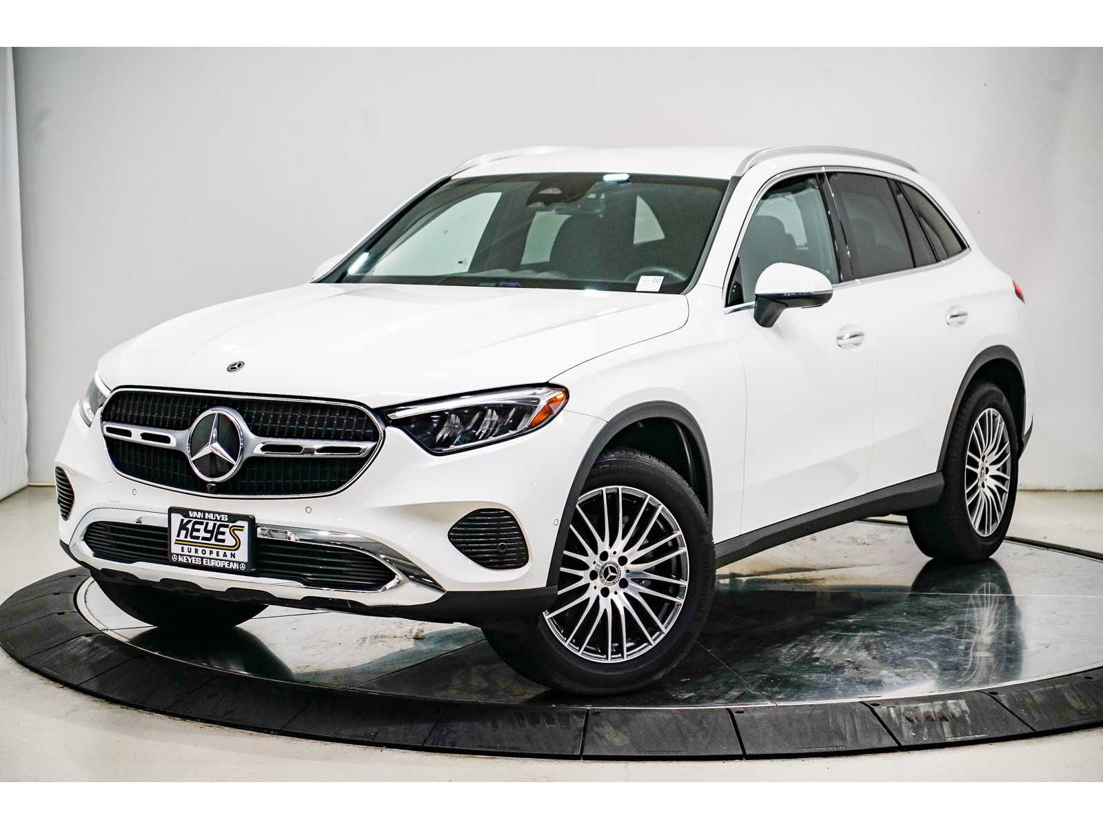 2025 Mercedes-Benz GLC Base's photo