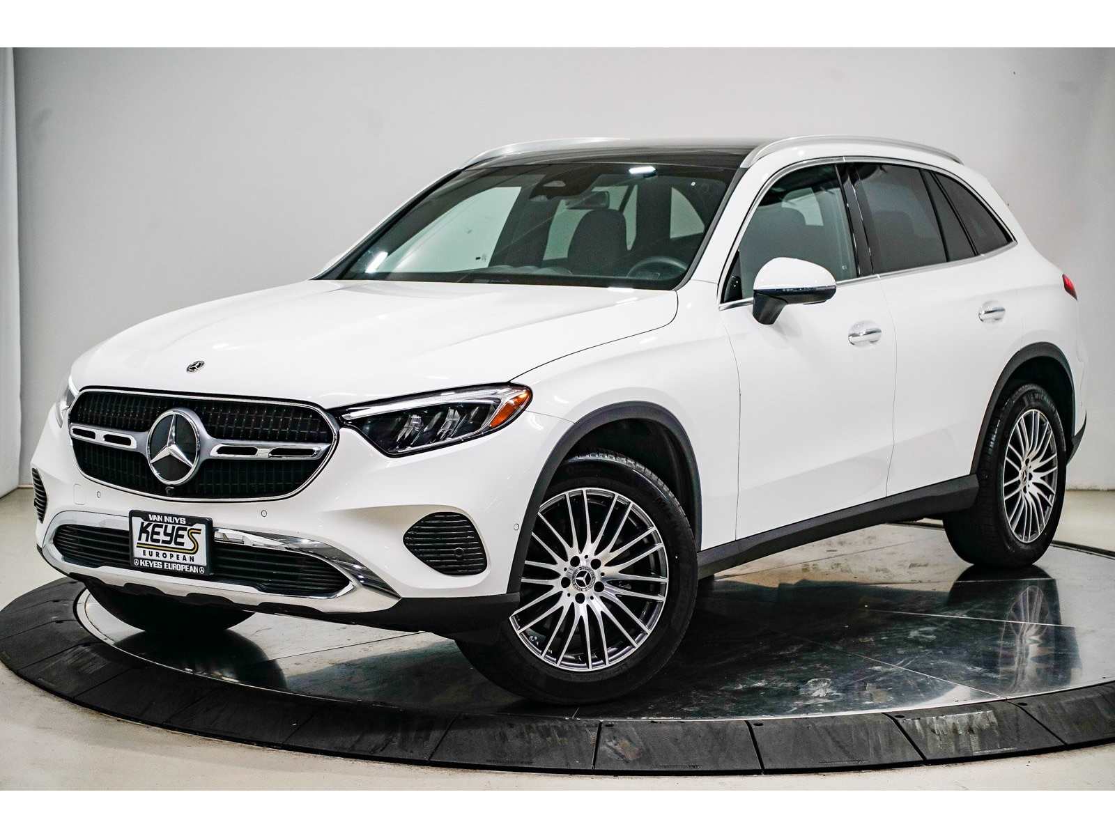 2025 Mercedes-Benz GLC Base's photo