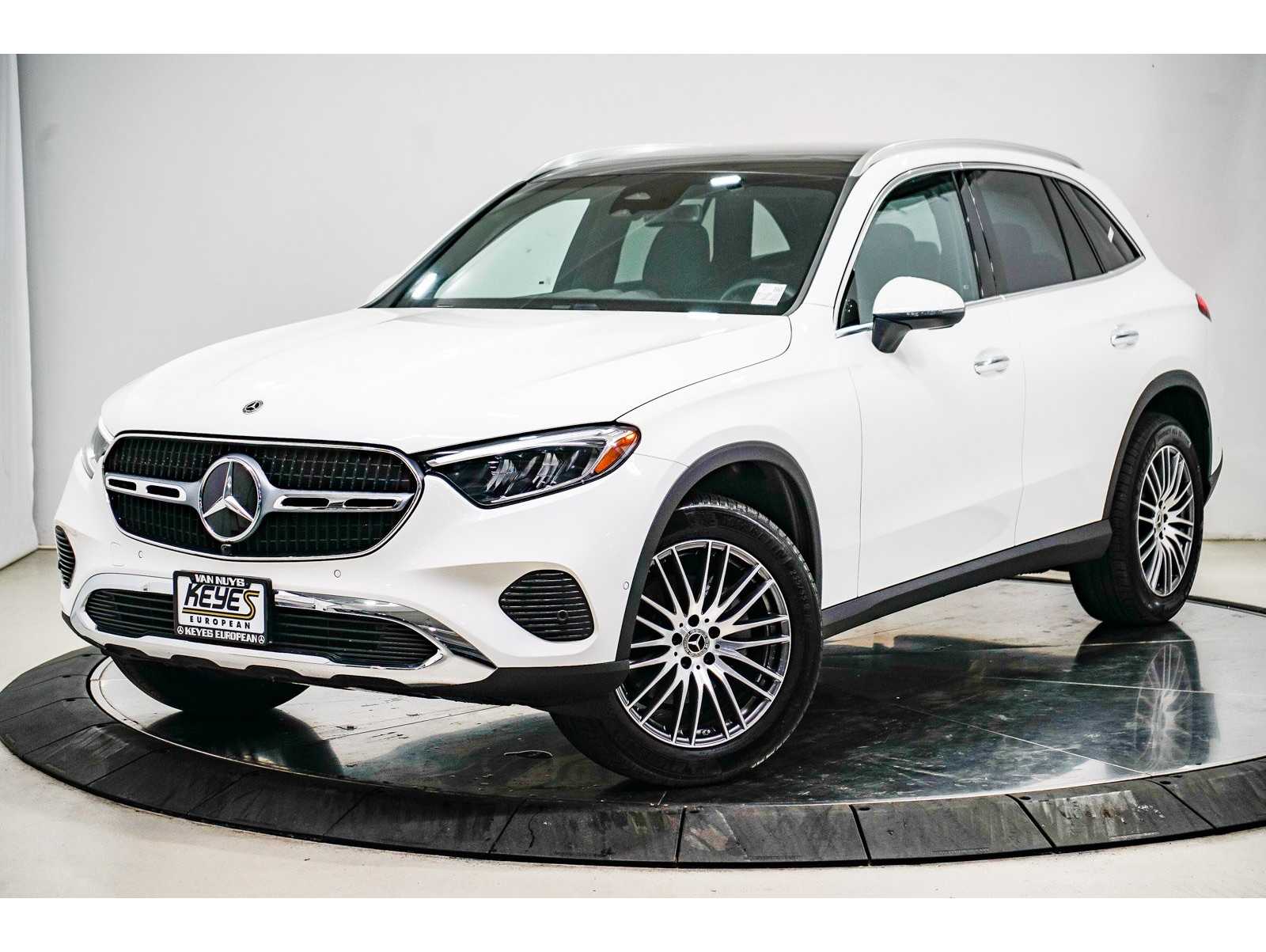 2025 Mercedes-Benz GLC Base's photo