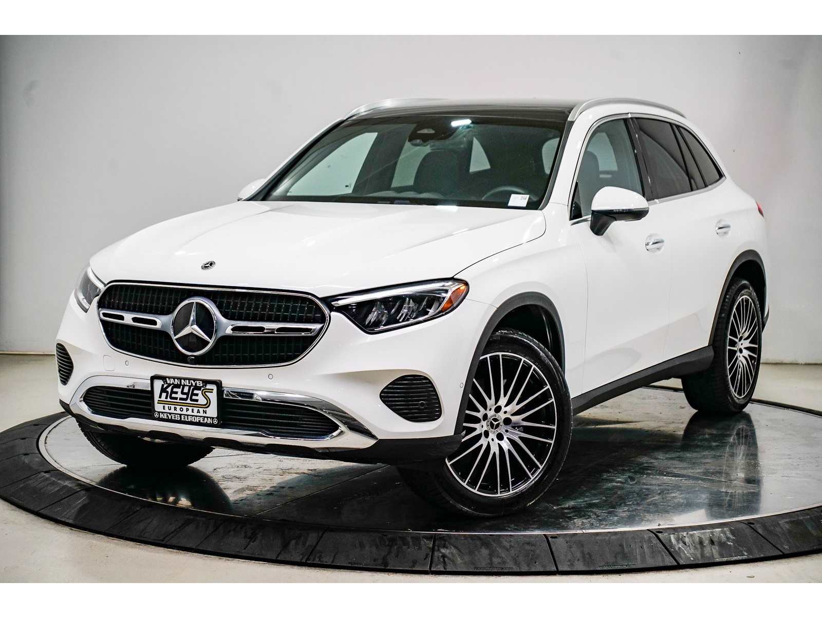 2025 Mercedes-Benz GLC Base's photo