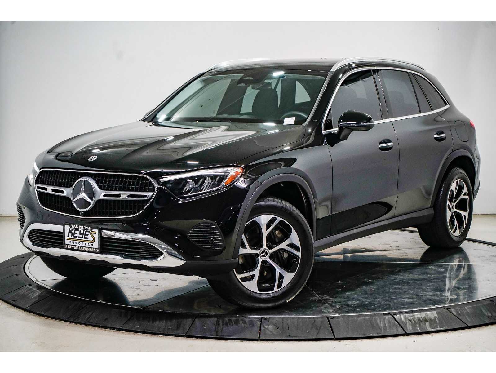 2025 Mercedes-Benz GLC Base's photo