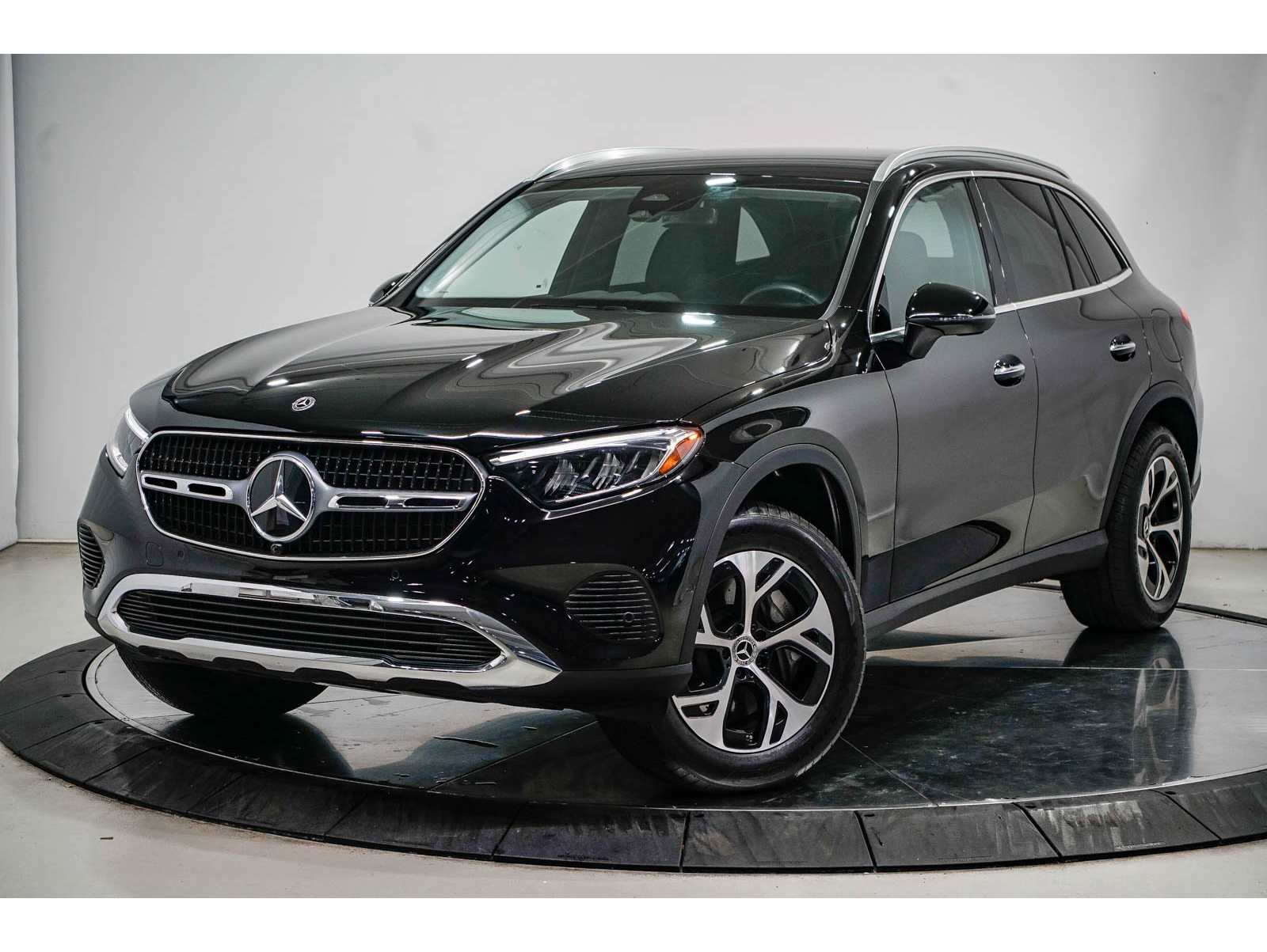 2025 Mercedes-Benz GLC Base's photo