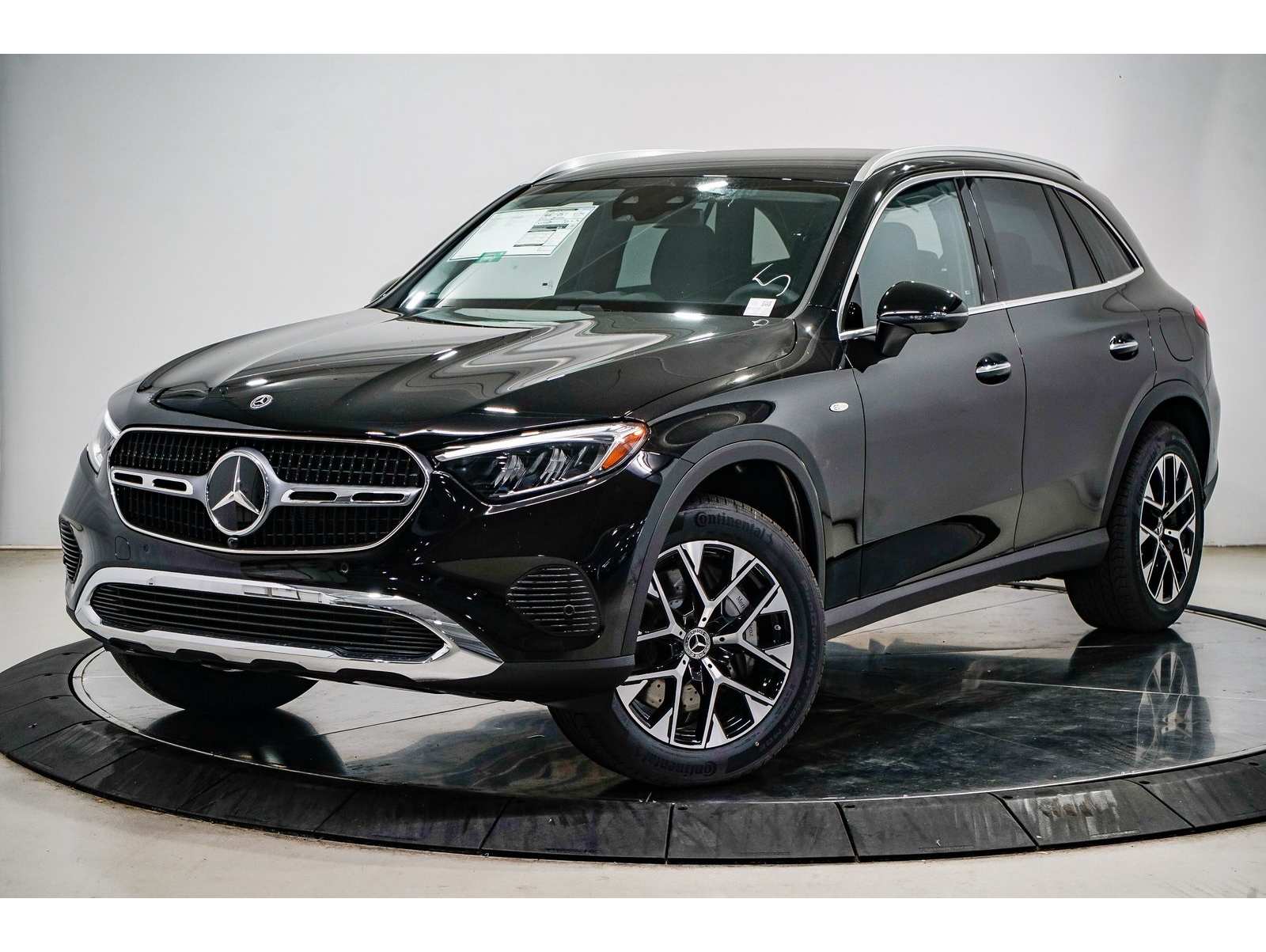 2025 Mercedes-Benz GLC Base's photo