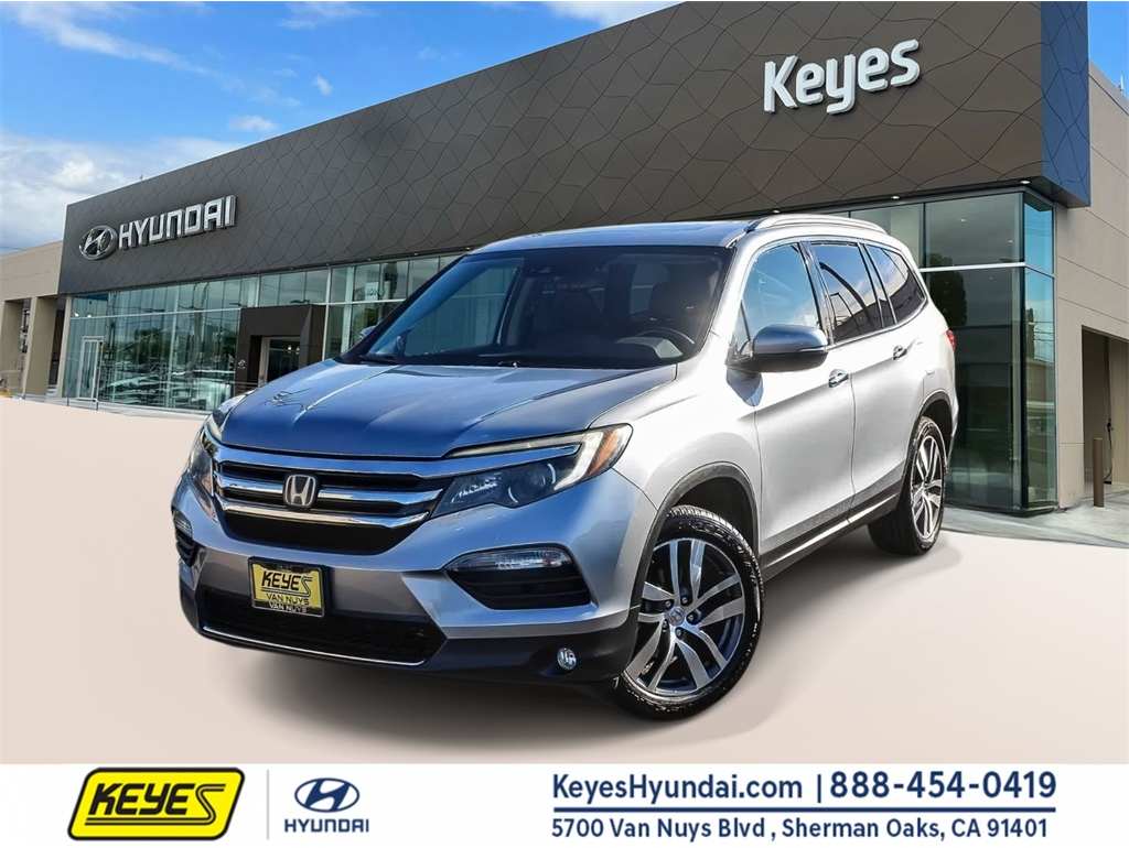 2017 Honda Pilot Elite's photo