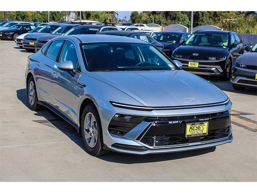 2026 Hyundai Sonata SE's photo