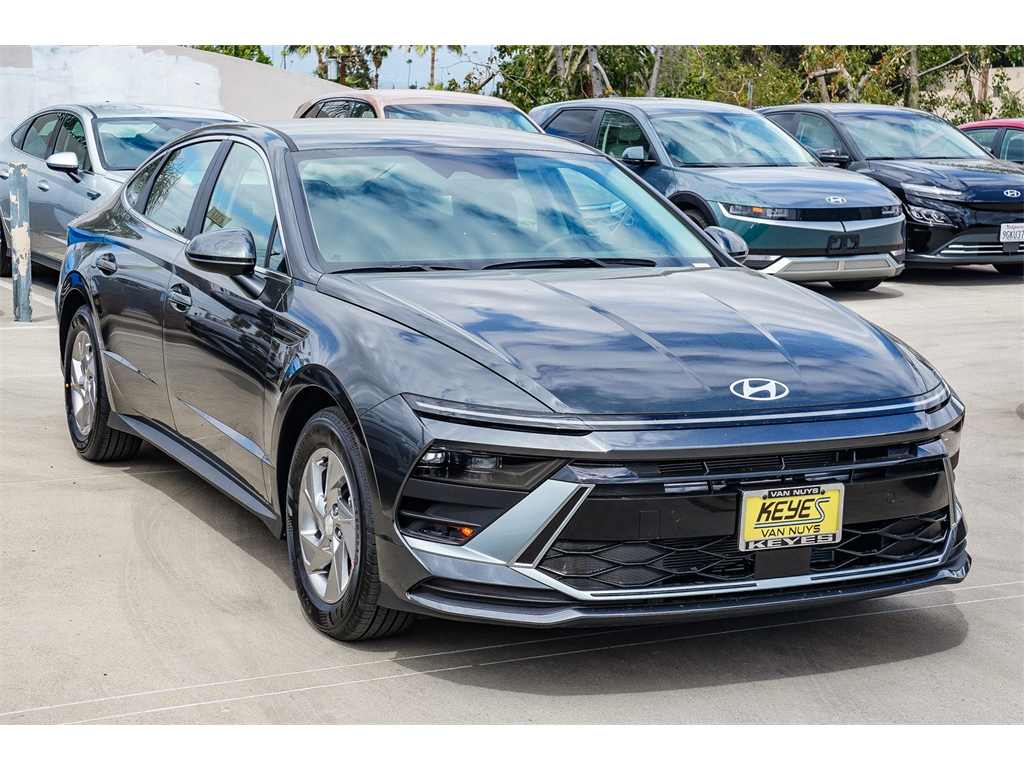2025 Hyundai Sonata SE's photo