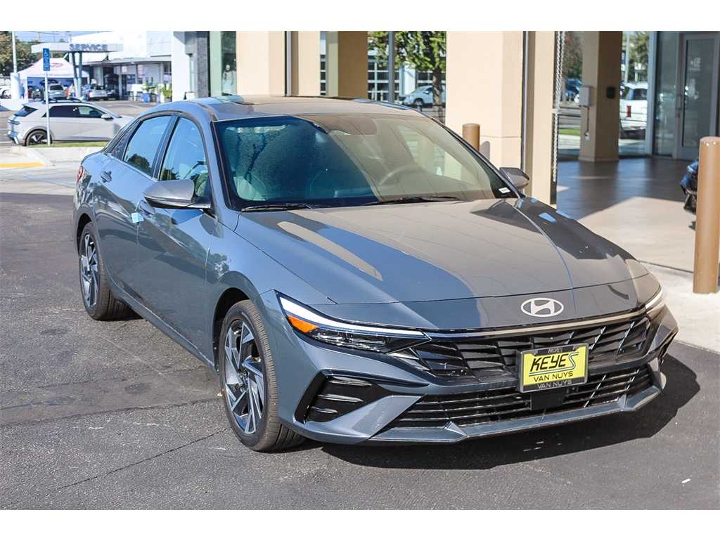 2025 Hyundai Elantra Limited's photo