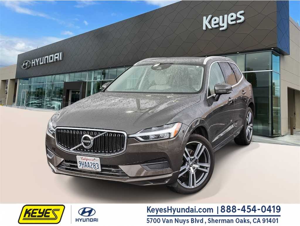 2020 Volvo XC60 Momentum's photo