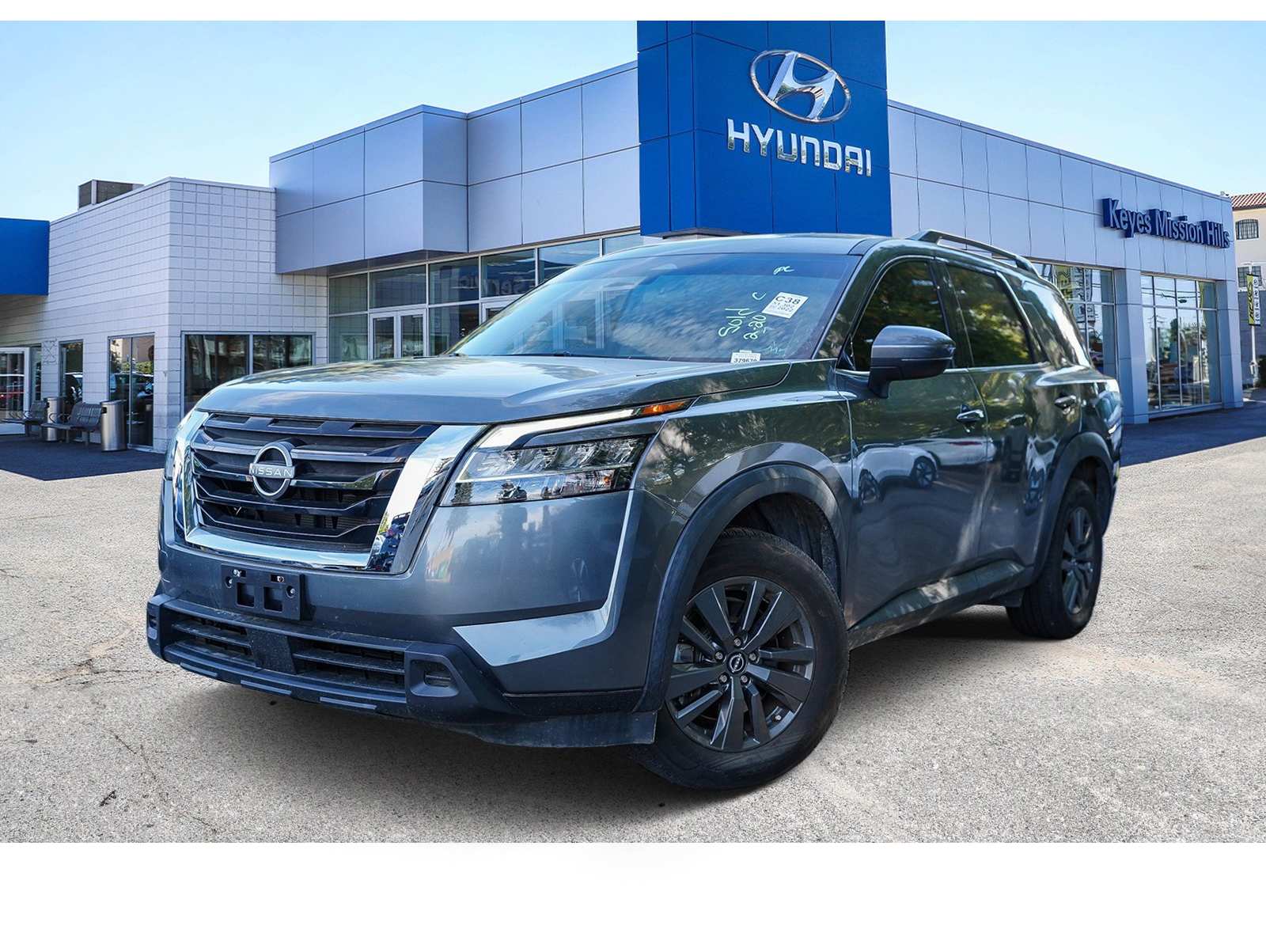 2022 Nissan Pathfinder SV