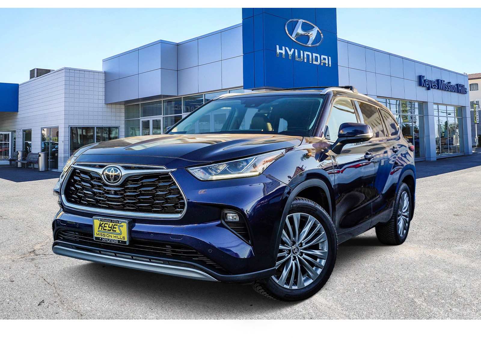 2022 Toyota Highlander Platinum's photo