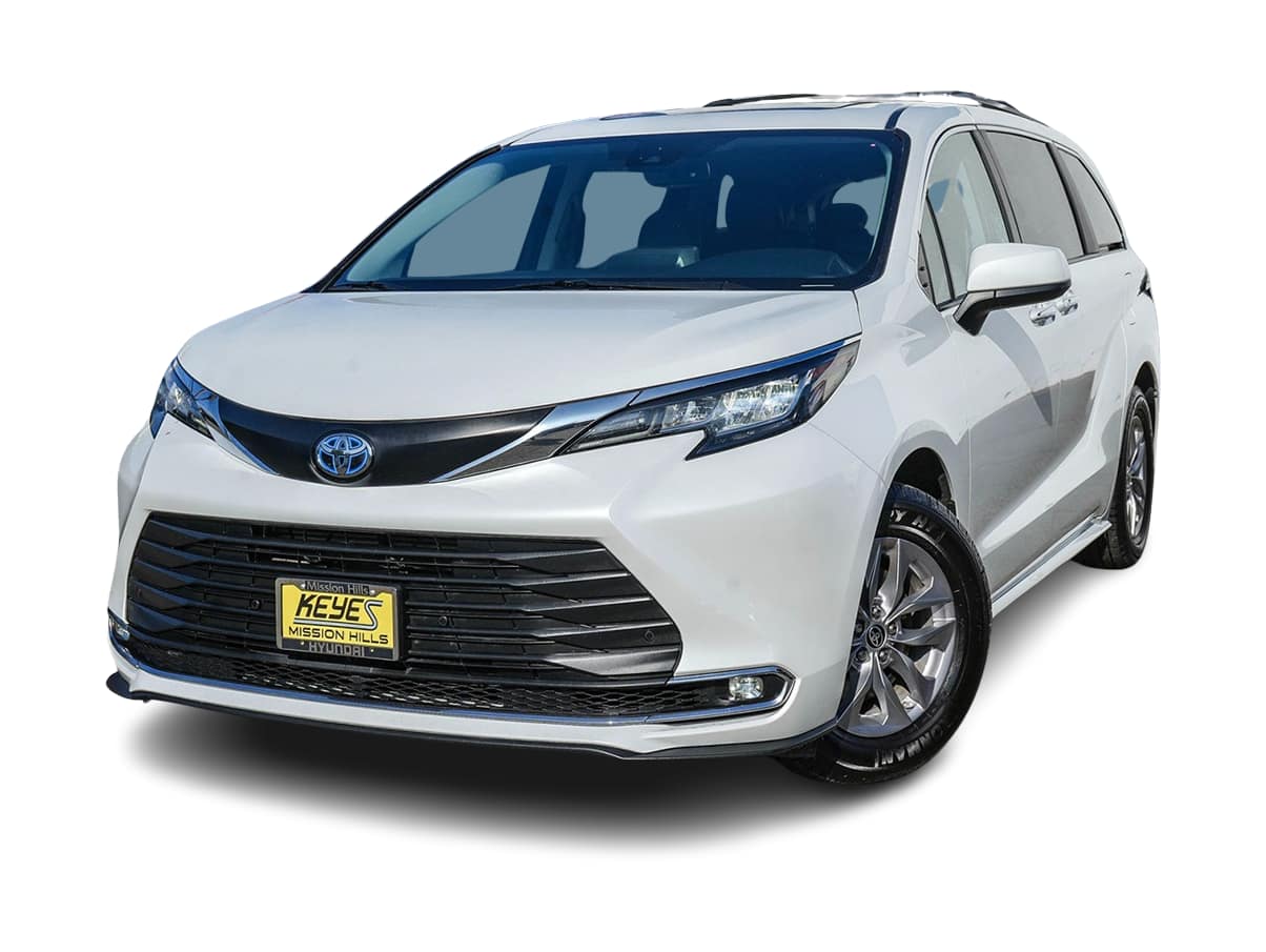 2022 Toyota Sienna XLE -
                Mission Hills, CA