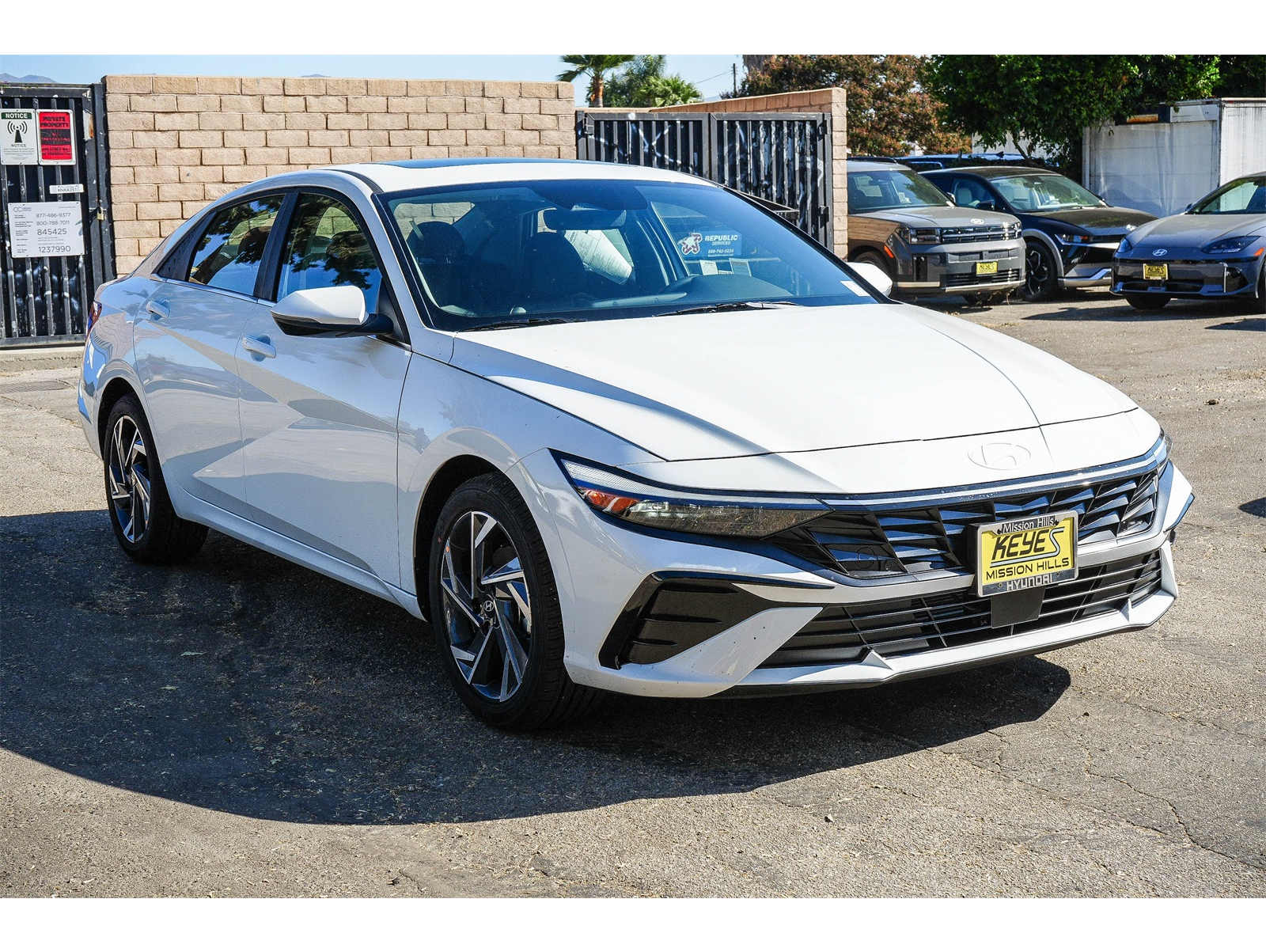 2025 Hyundai Elantra Limited's photo