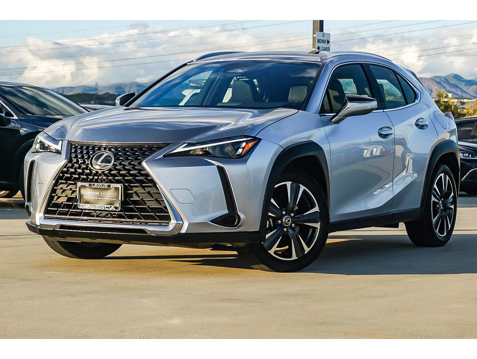 2025 Lexus UX Hybrid 300h's photo