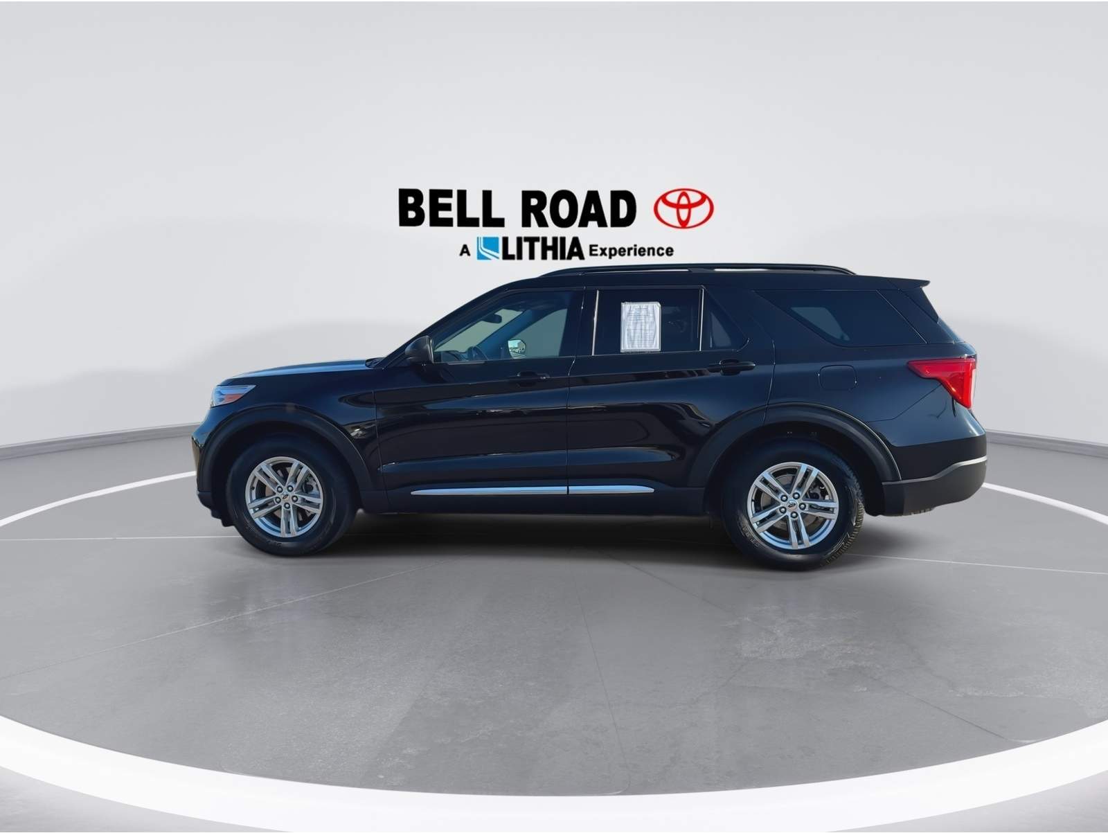 2022 Ford Explorer XLT's photo