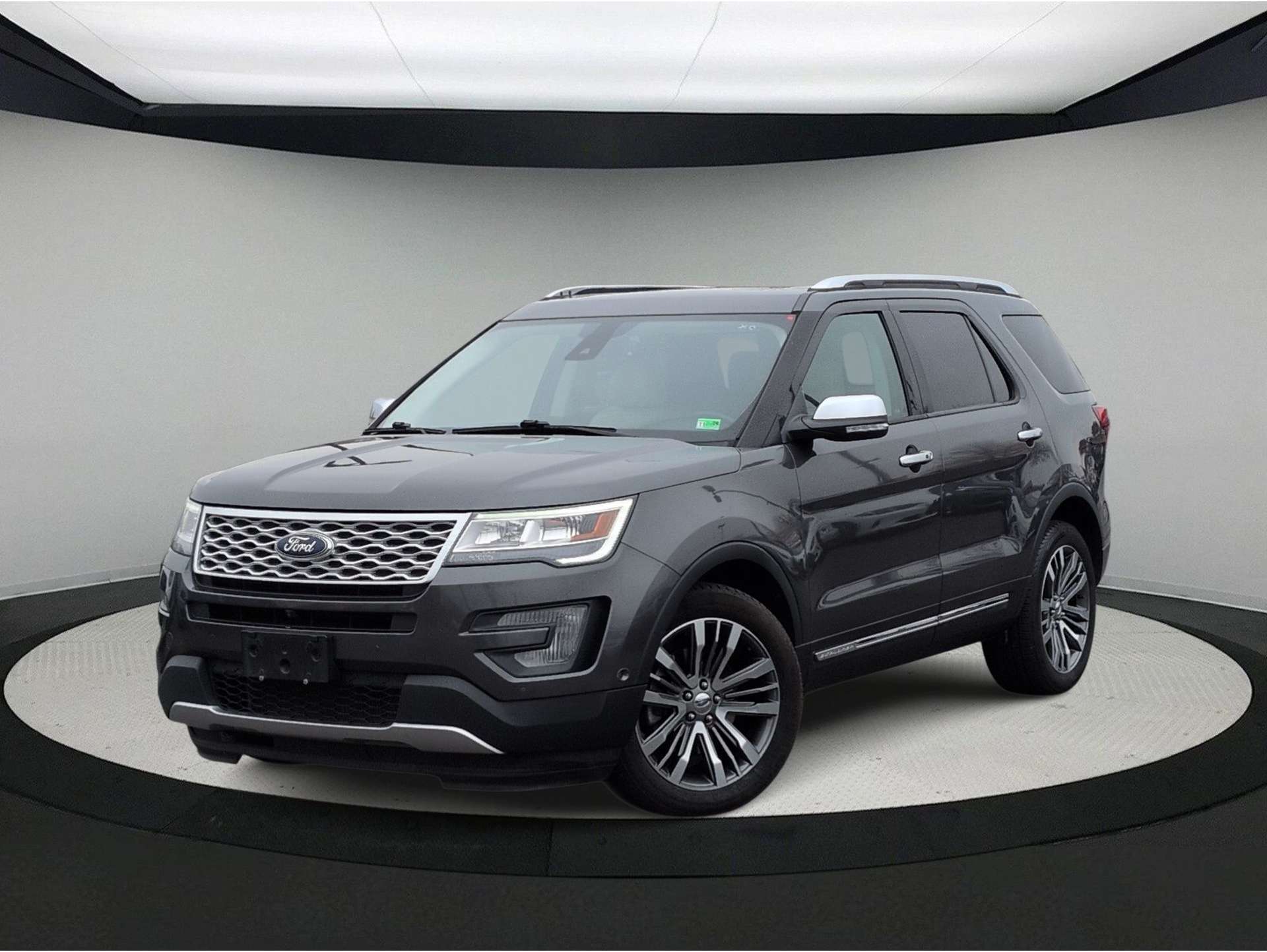 2017 Ford Explorer Platinum's photo