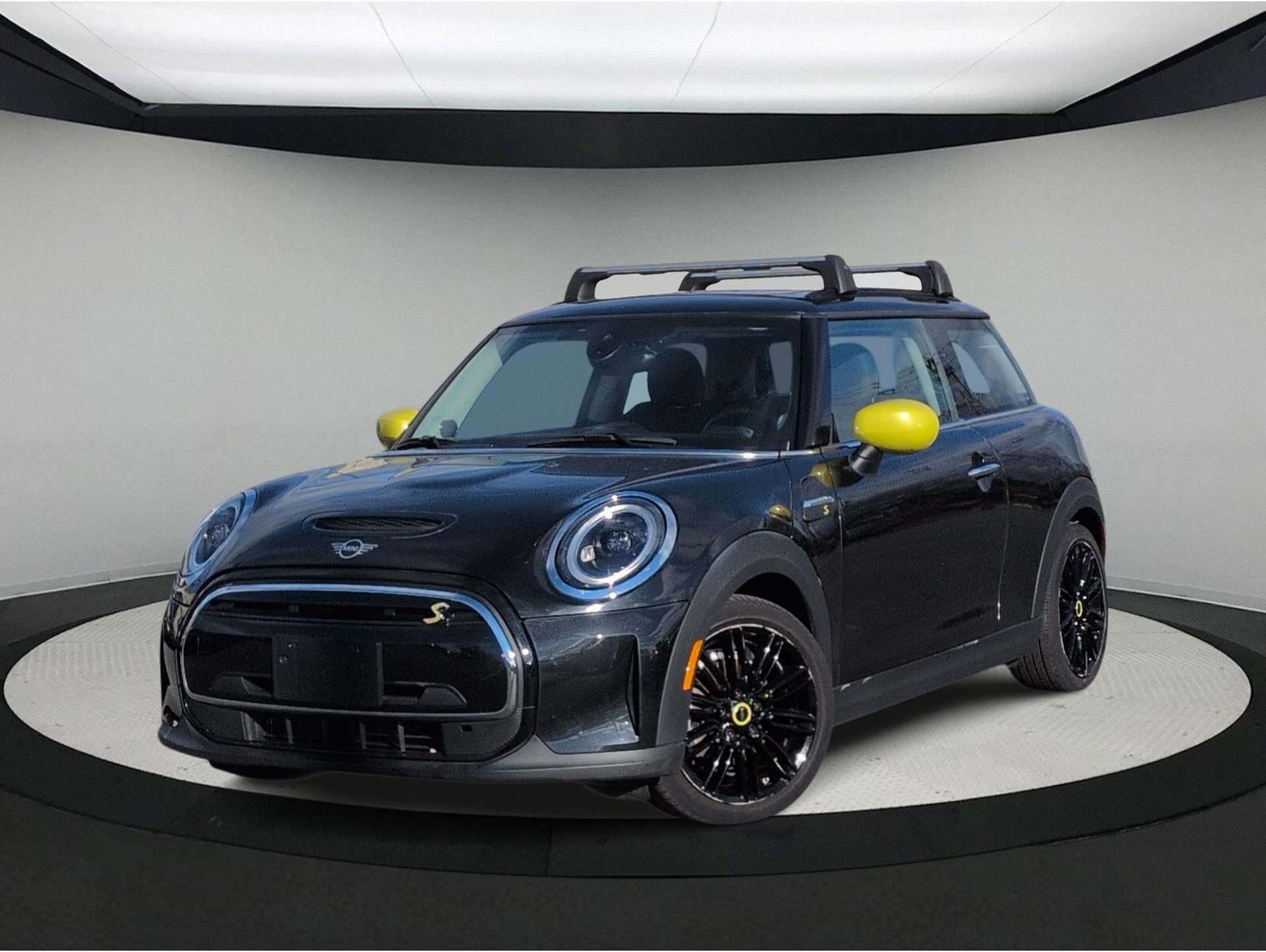 2024 MINI Hardtop 2 Door SE's photo