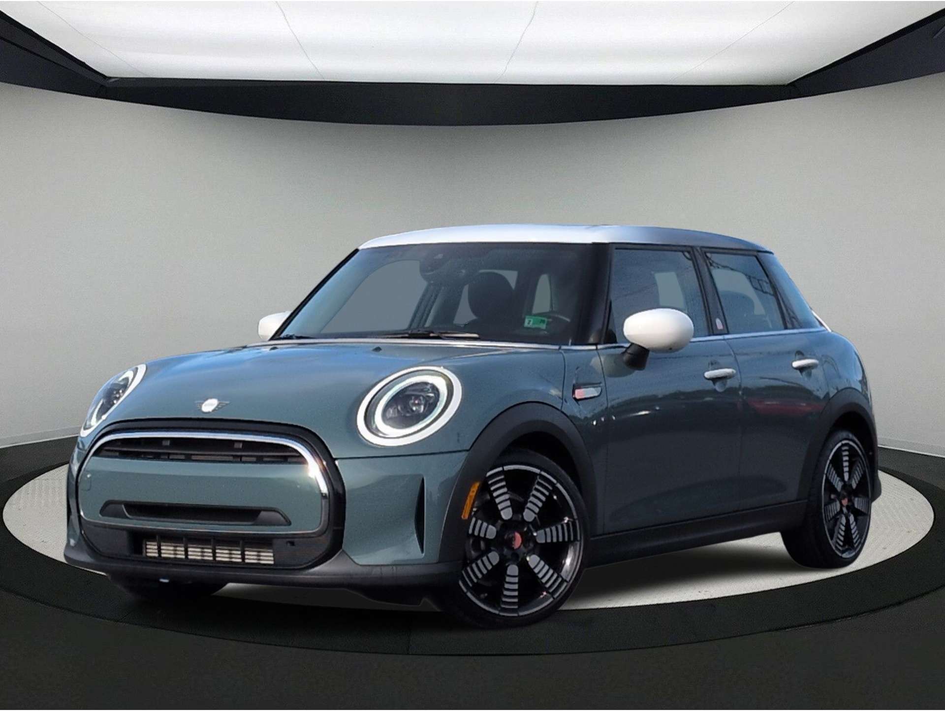 2023 MINI Hardtop Base's photo