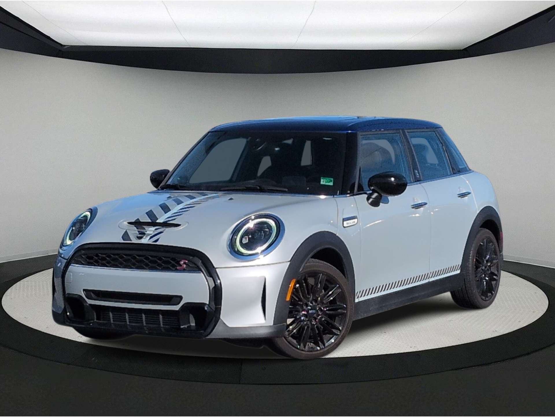 2022 MINI Hardtop 4 Door S's photo