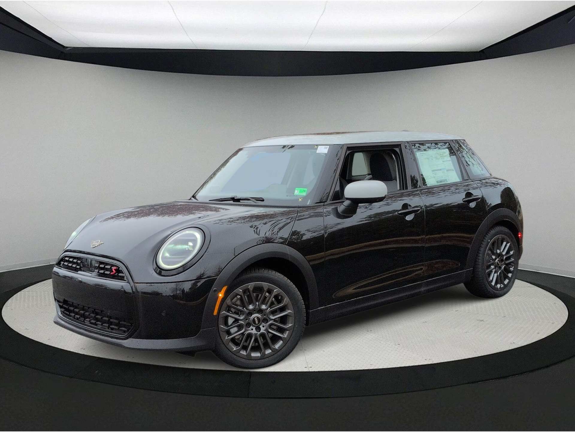 2025 MINI Hardtop 4 Door S's photo