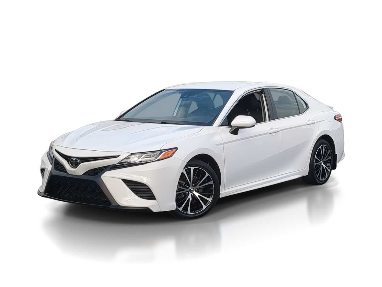 2019 Toyota Camry SE's photo