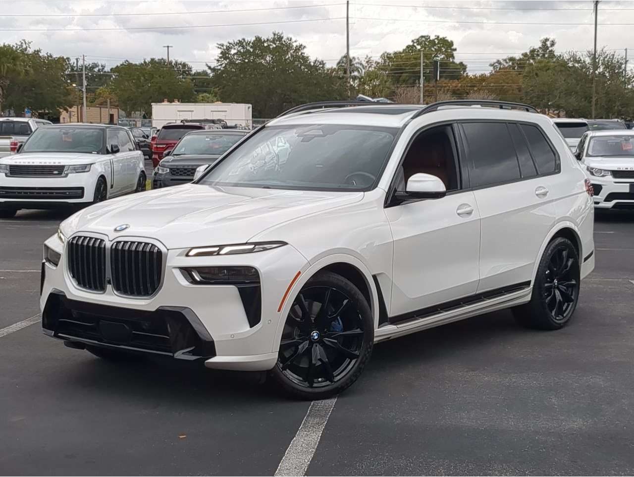 2023 BMW X7 40i's photo