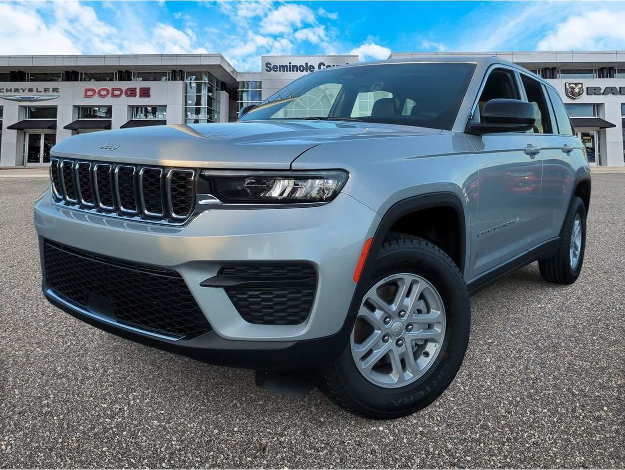 2025 Jeep Grand Cherokee Laredo's photo