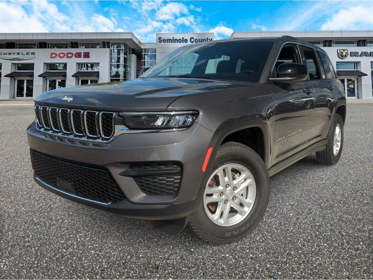 2025 Jeep Grand Cherokee Laredo's photo
