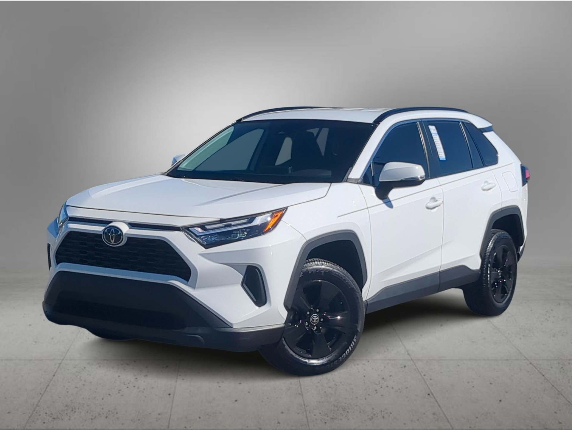 2022 Toyota RAV4 XLE's photo