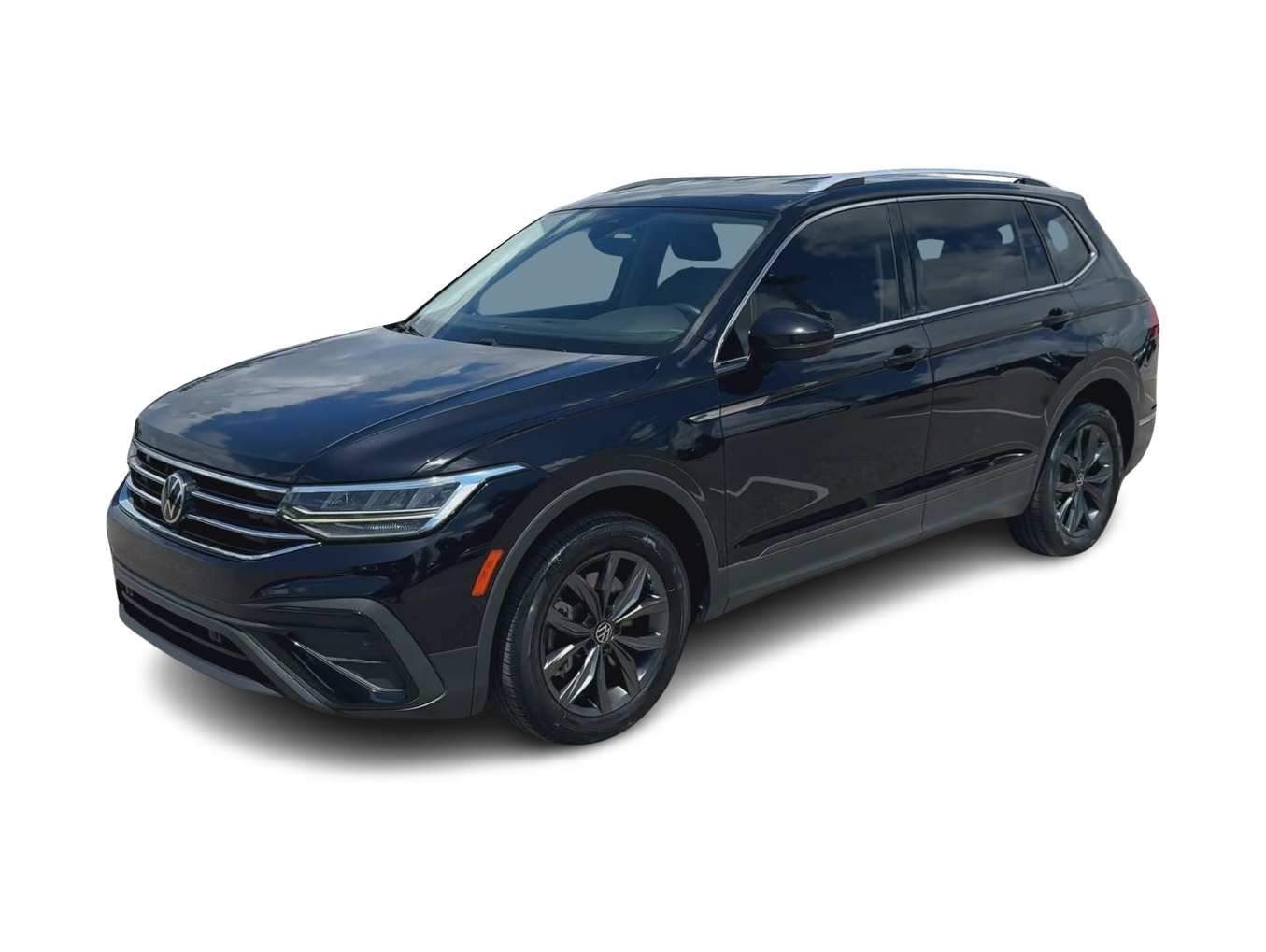 Thumbnail: 2022 Volkswagen Tiguan - 1