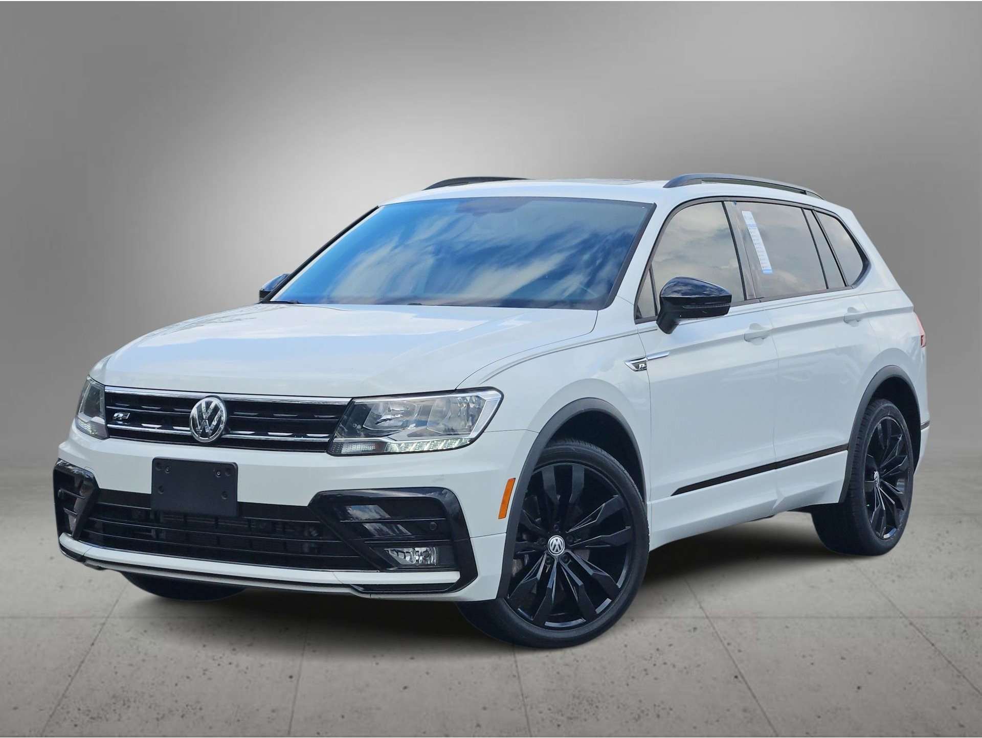 2021 Volkswagen Tiguan SE R-LINE BLACK's photo