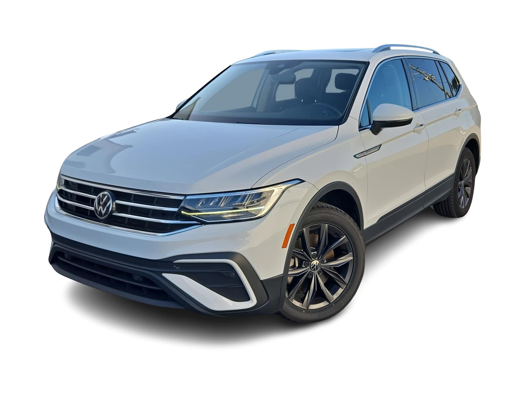 Thumbnail: 2022 Volkswagen Tiguan - 1