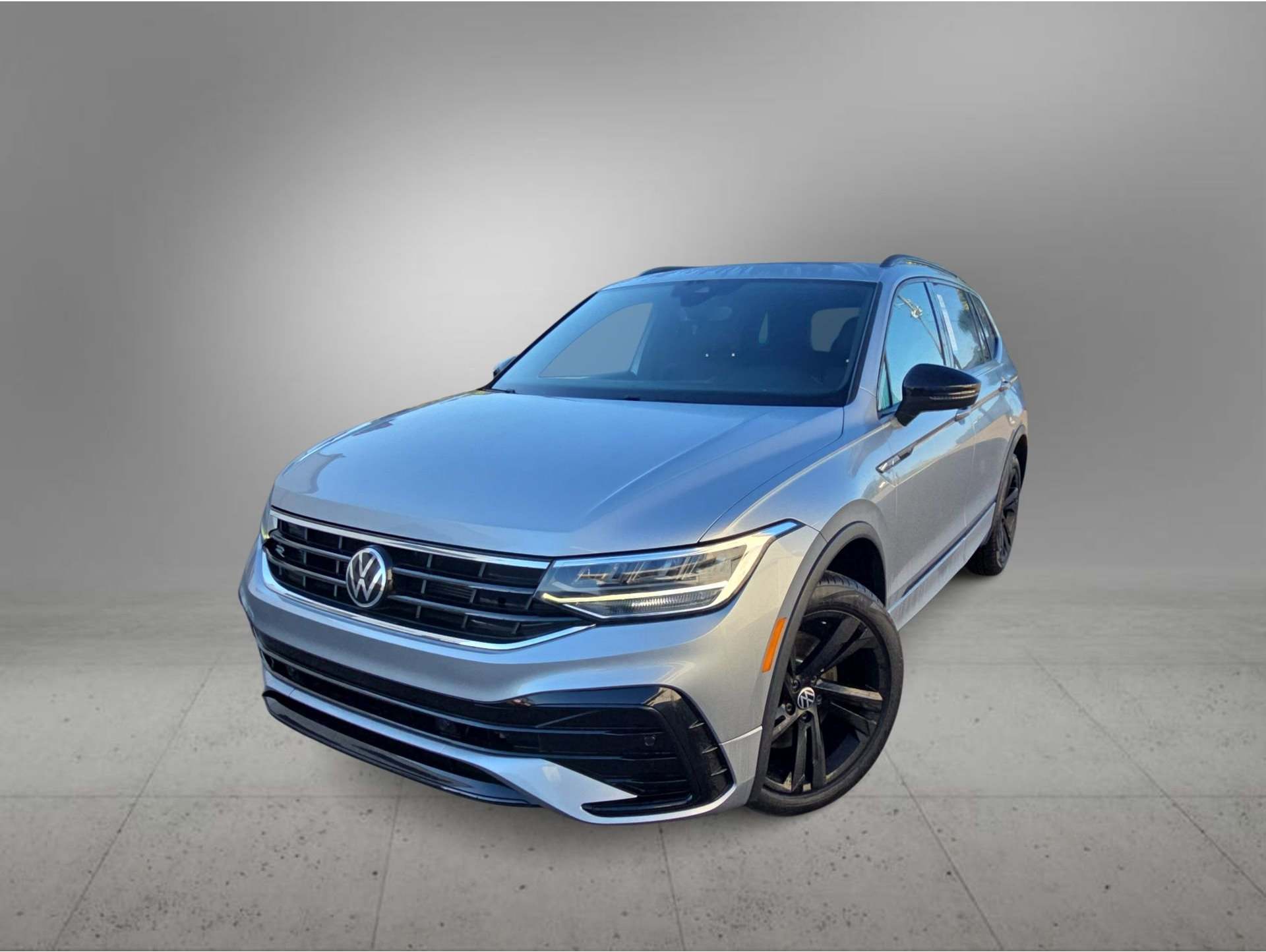 2023 Volkswagen Tiguan SE R-LINE BLACK's photo