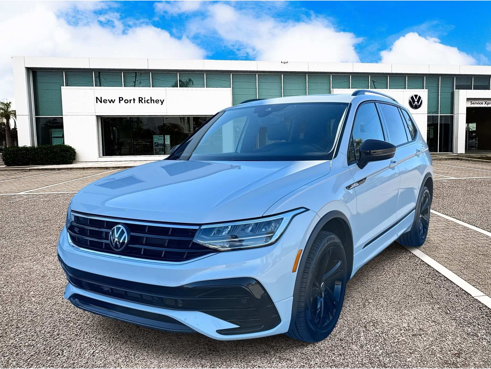 2023 Volkswagen Tiguan SE R-LINE BLACK