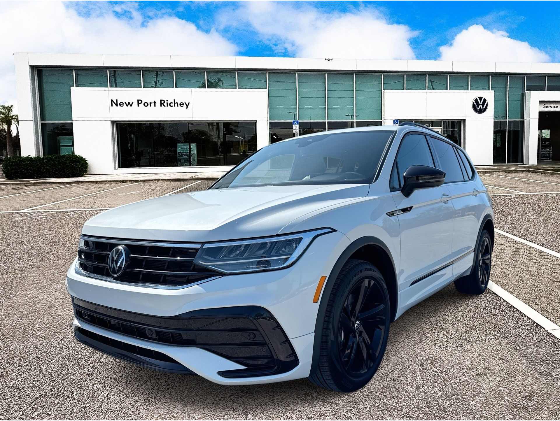 2023 Volkswagen Tiguan SE R-LINE BLACK