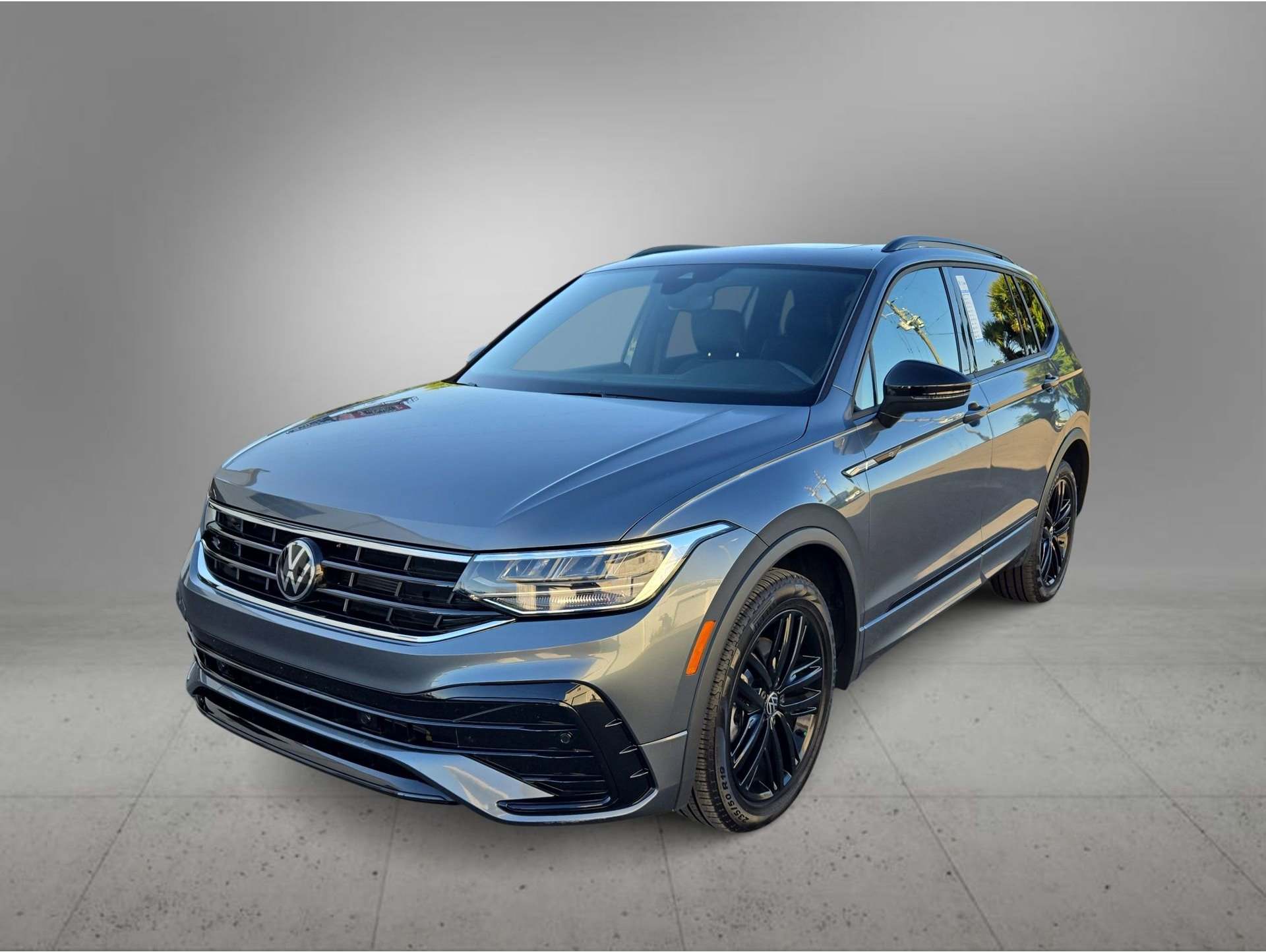 2022 Volkswagen Tiguan SE R-LINE BLACK's photo