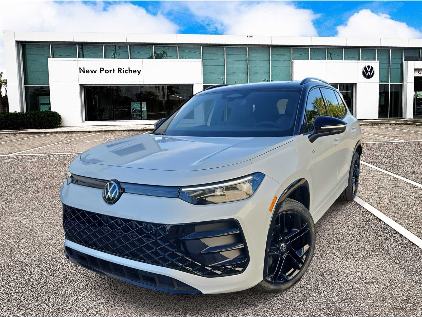 2026 Volkswagen Tiguan SE R-LINE BLACK's photo