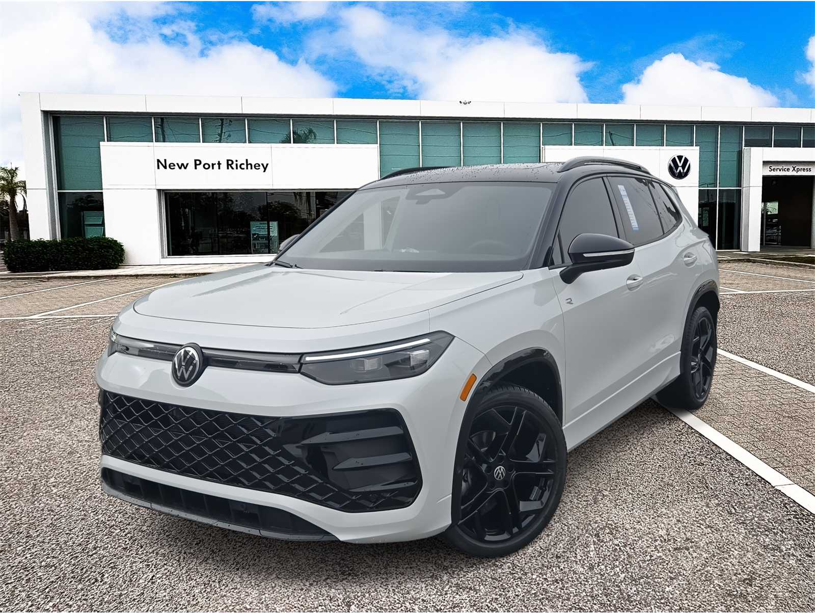 2026 Volkswagen Tiguan SE R-LINE BLACK's photo