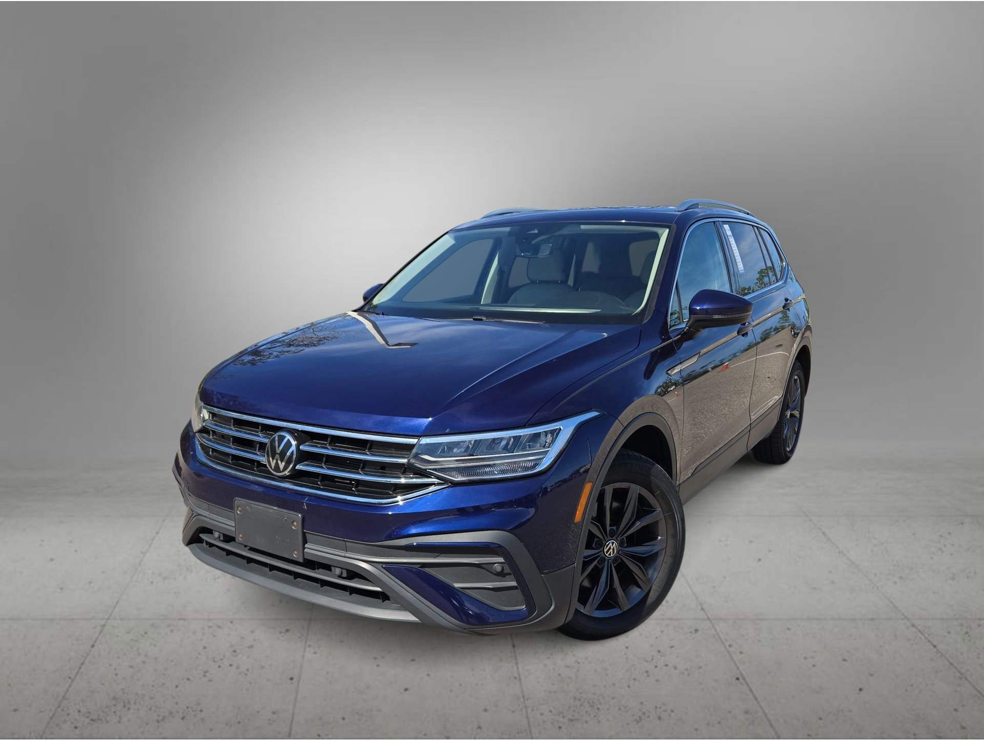 2023 Volkswagen Tiguan SE's photo