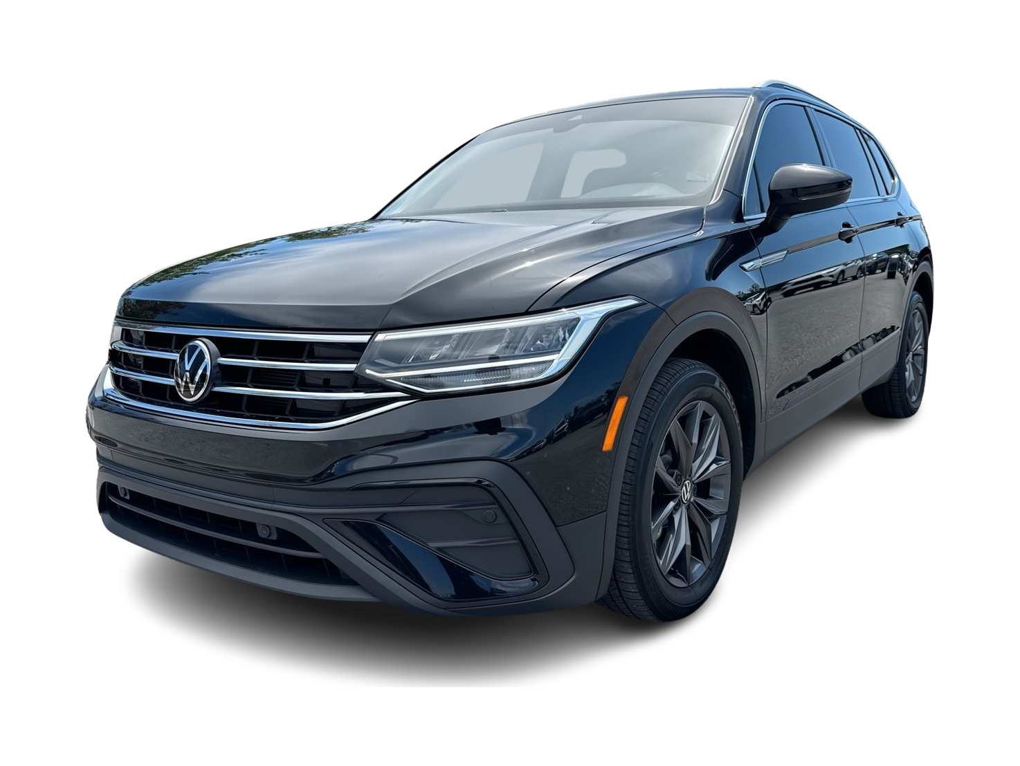 Thumbnail: 2023 Volkswagen Tiguan - 1