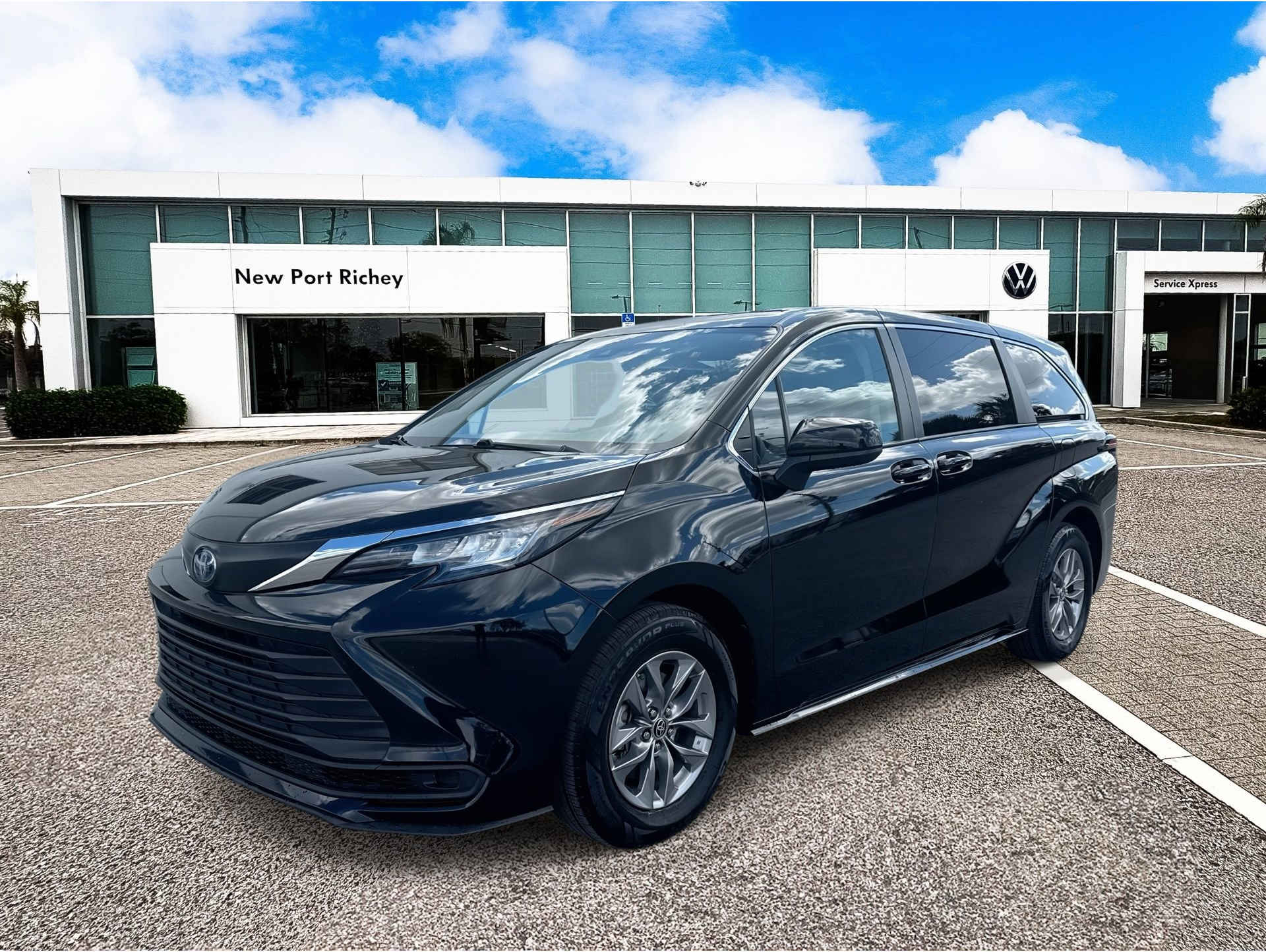 2023 Toyota Sienna LE