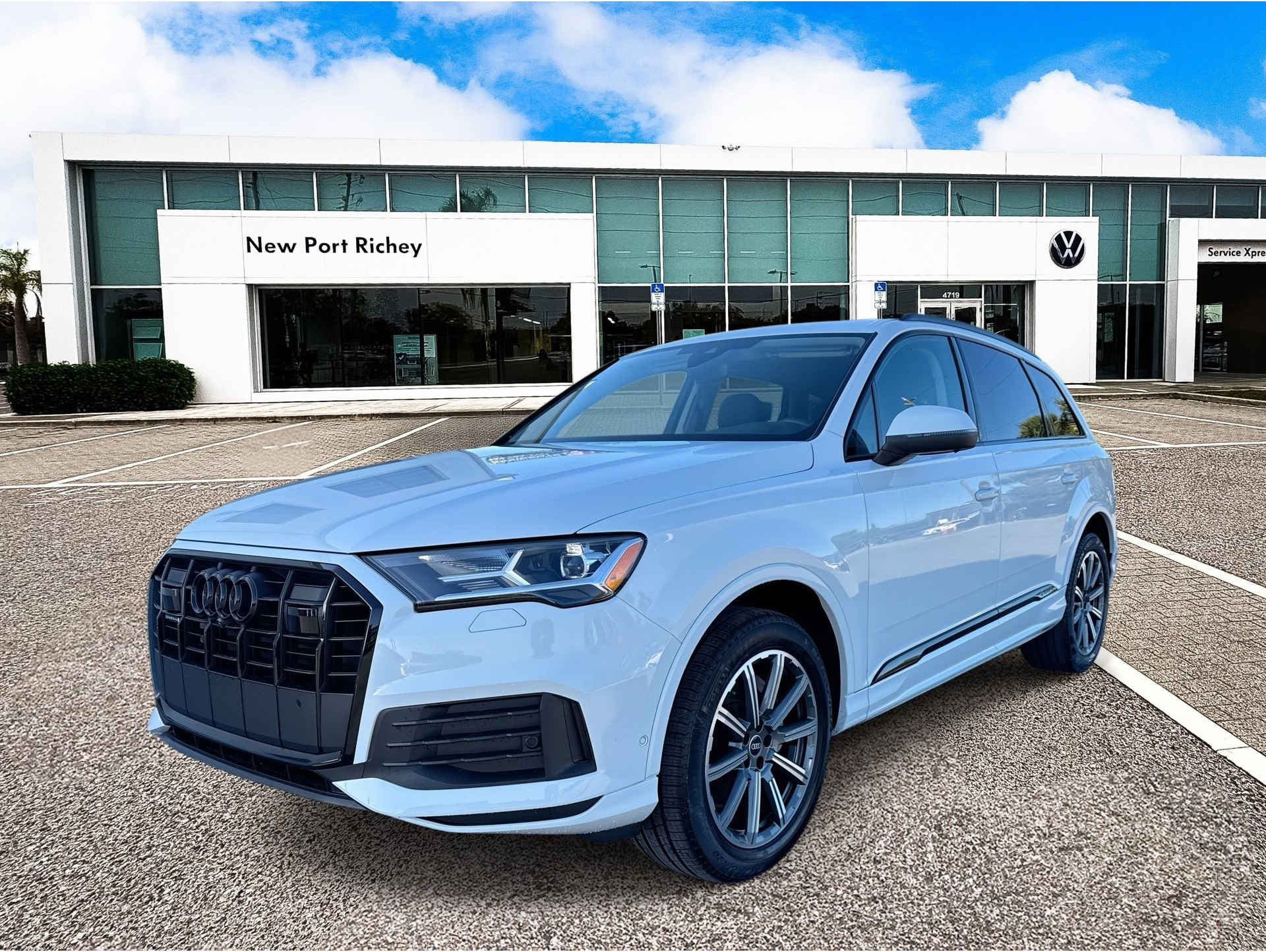 2023 Audi Q7 Premium Plus